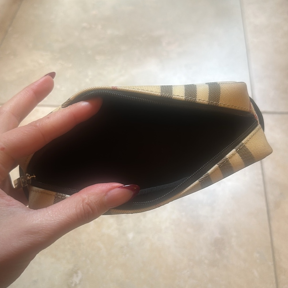 Burberry case - Picture 5 of 6